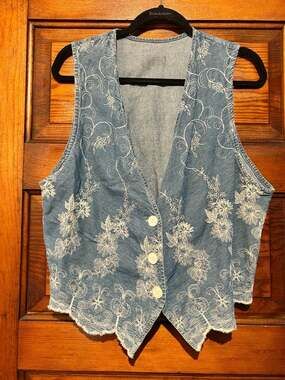 Vintage White Stag Embroidered Denim Vest with Scalloped Hem